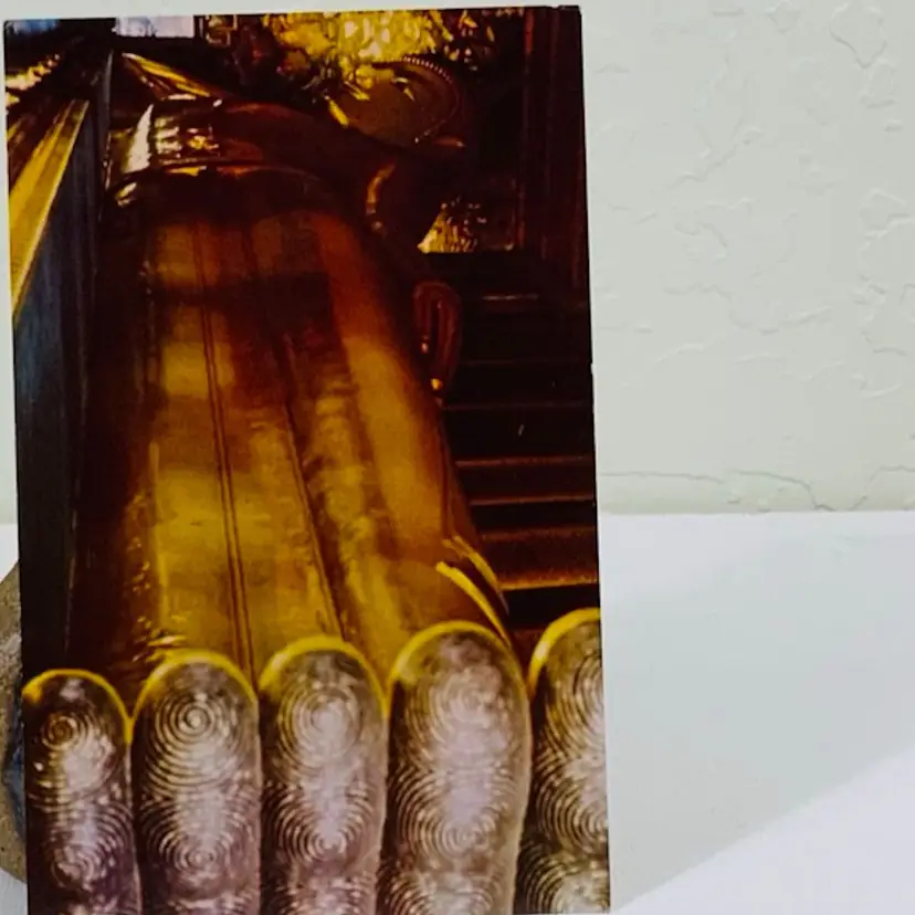 Vintage
No. 256 BANGKOK, THAILAND: Scenery of Reclining Buddha at Wat Po. Postcard โทร ๓๓๔๗๑
1154 New Roed, near G. P. Q Bangkok Tel. 33471