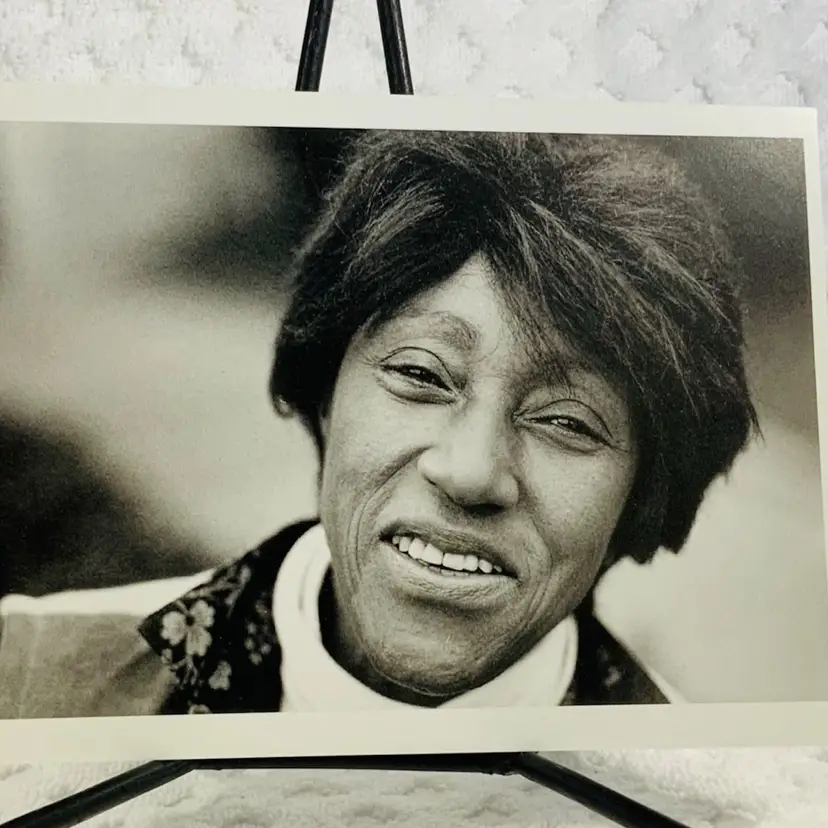 Vintage Postcard Black Writers
PHOTOGRAPHS BY JILL KREMENTZ
DORI SANDERS, Charlotte, N.C., April 3, 1994
Dori Sanders (b. 1934) was raised on her family's peach farm in York County, South Carolina, which is still in operation. Her first novel, Clover
1990), draws on that setting to create an instantly memorable tale of race relations in the modern South. Her second novel, Her Own Place (1993), was equally well received.
POMEGRANATE