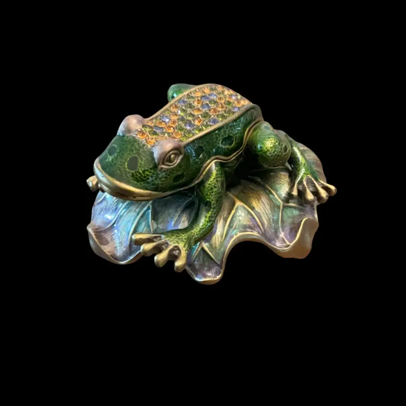 Rucinni Bejeweled Tree Frog On Leaf Enamel Hinged Trinket Box w/Surprise 2”x 3.5”