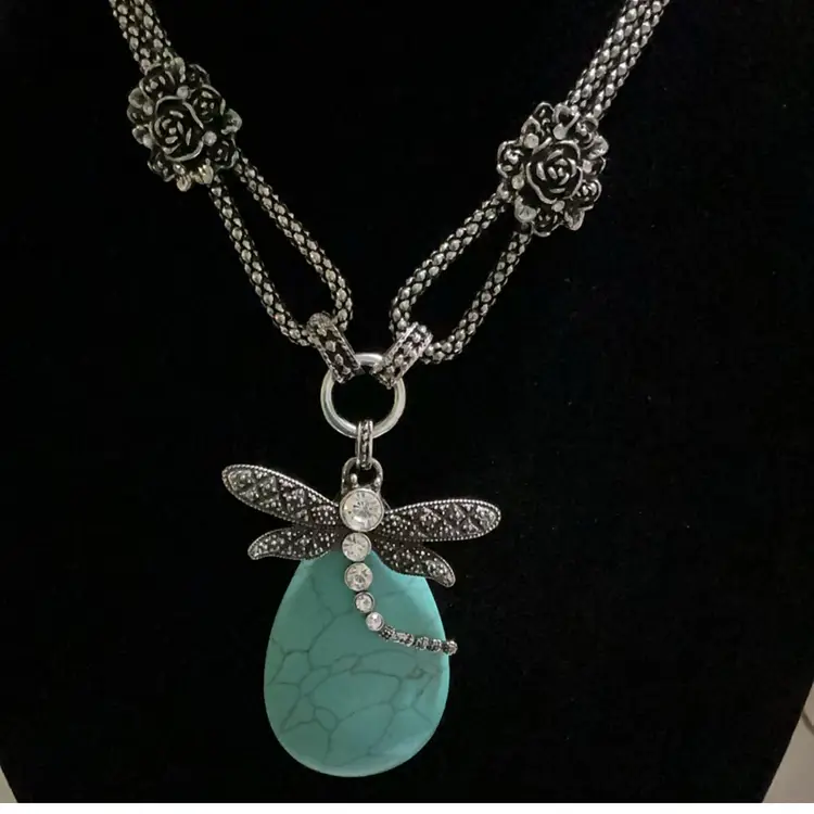 Modern  Vintage Inspired Style ~ Silvertone Dragonfly Pendant Necklace. With Rhinestone Glass Accents & Tear Drop Faux Turquoise Stone ( Dyed Howlite’ And A Gorgeous Dragonfly Perched. Very Beautiful Chain With Rose Links.  Not Signed.