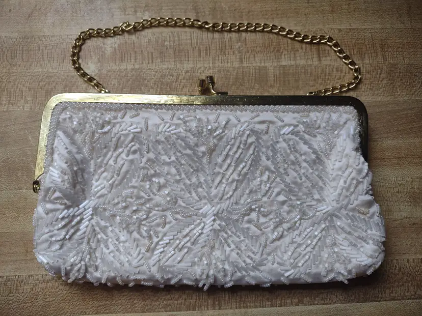 Vtg Walborg Hong Kong purse in cream 4.75 x 8.5 26PA02