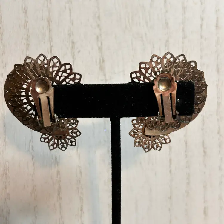 Vtg. Layered Filigree Design Clip Earrings