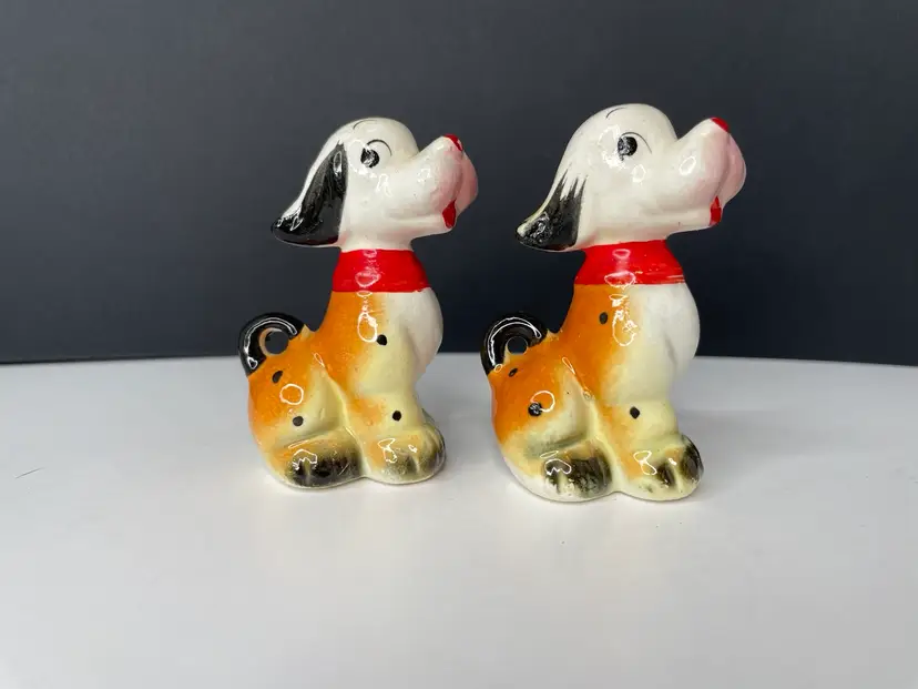 Vintage Lot of 2 Hound Dog Ceramic Japan Figurines Kitschy Cute Beagles 2.75”