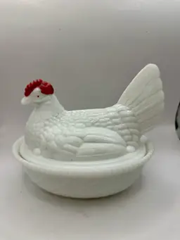 Vintage Westmoreland? Nesting Hen On Nest Milk Glass Covered Dish Decor 1950