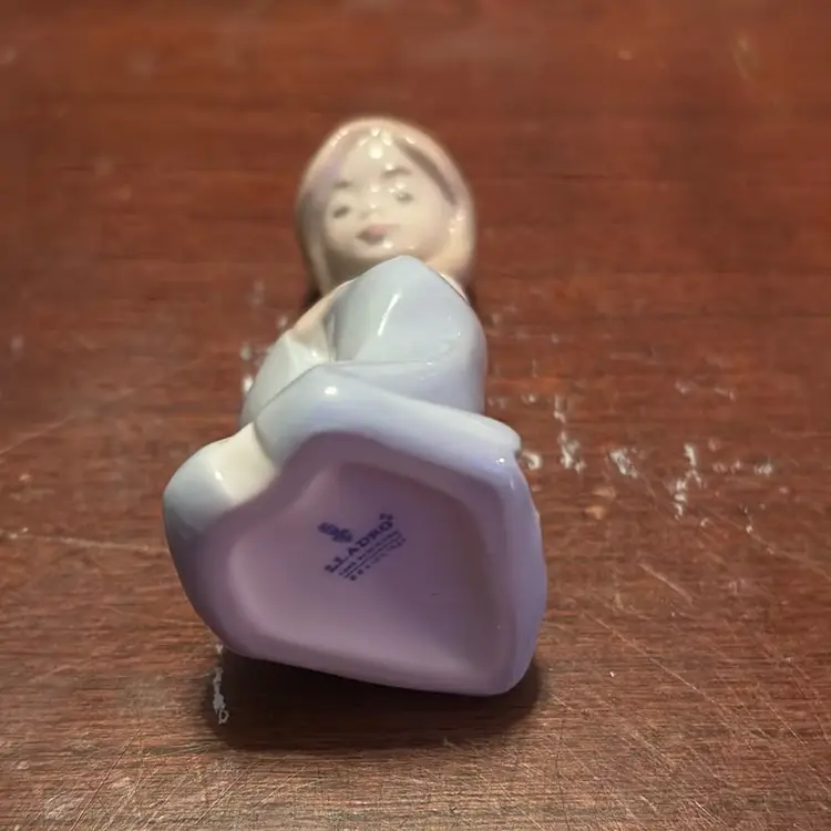 260. . Llardo ornament.