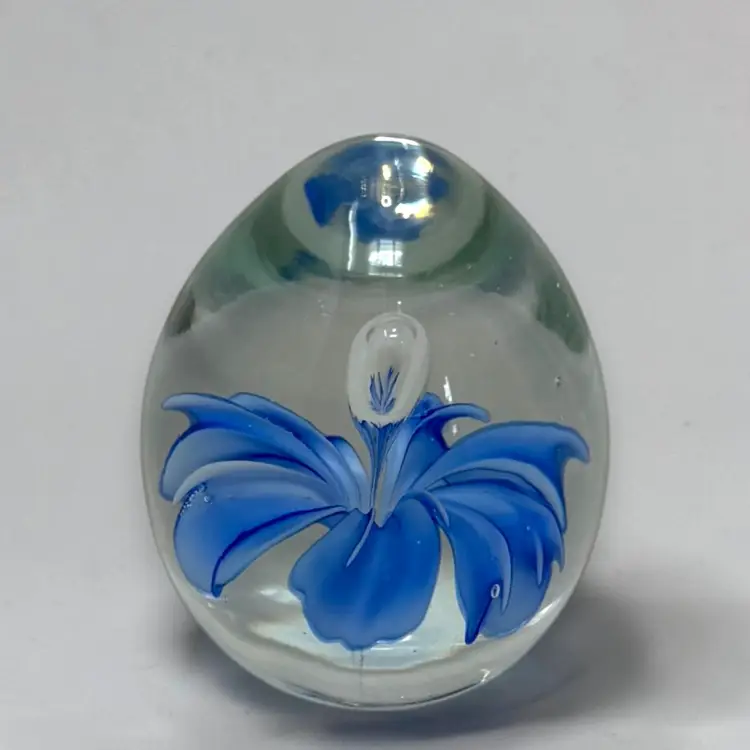 Blue Flower Egg Paperweight, Dynasty Gallery Heirloom Collectibles, Hand Blown Glass (0063-26)