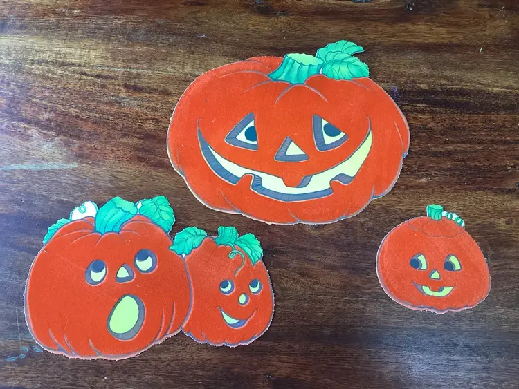 #01 - Vintage Flocked Die Cut Pumpkins, USA, 1970s, 4-5.5 And 8 in Tall
