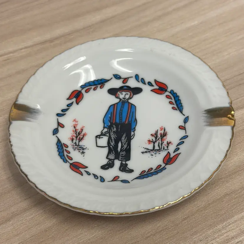 Vintage Brinns Dutch Country Amish Boy Ashtray With Gold Trim