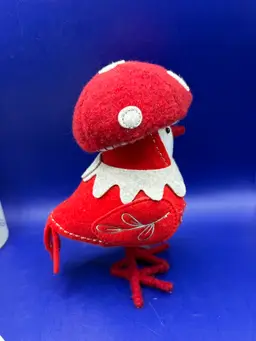 Wondershop Featherly Friends Capster 2024