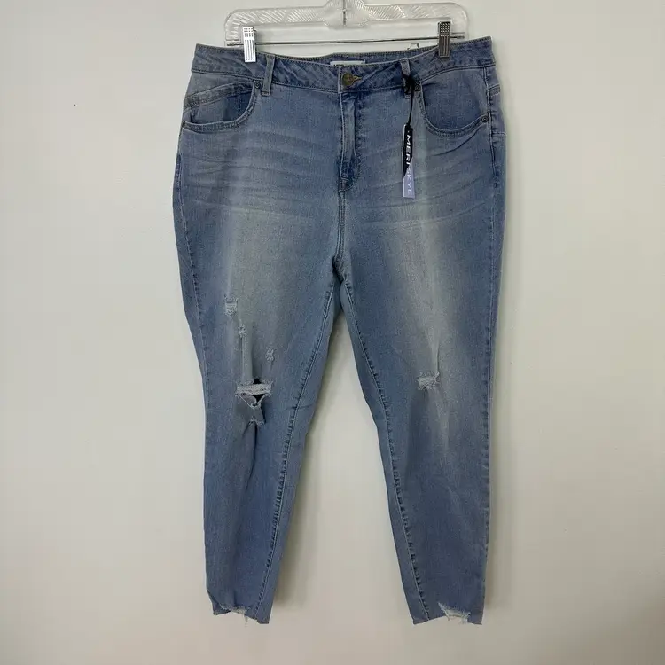 Meri Skye Size 18W Distressed Cropped Raw Hem Jeans New With Tags