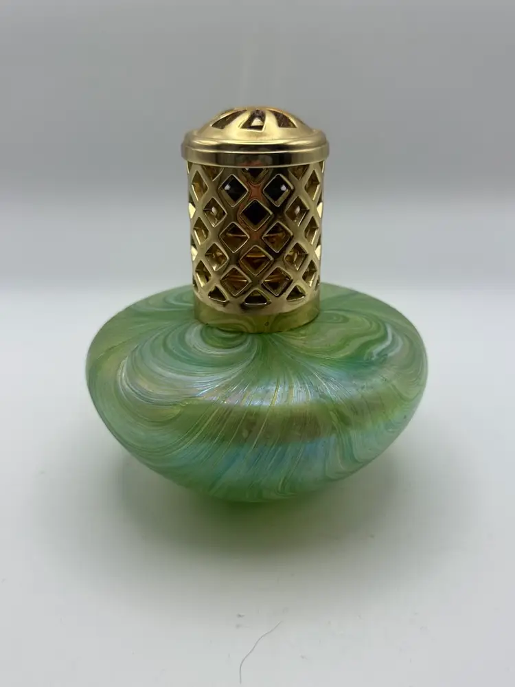 Beautiful Light Green Swirl Art Glass Diffuser 5.5”