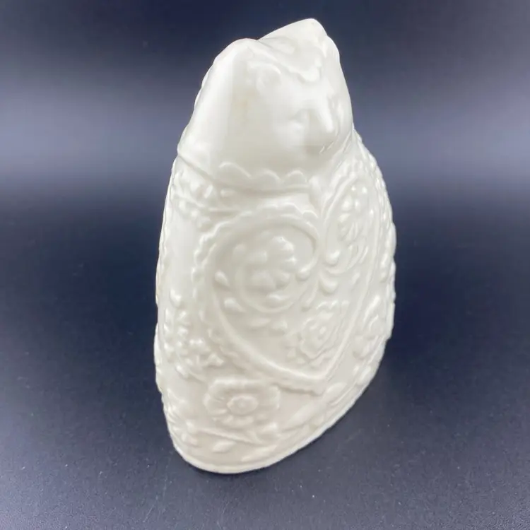 Figurine Cat Porcelain Flowers Hearts ROC Taiwan Vintage Cottage 4”