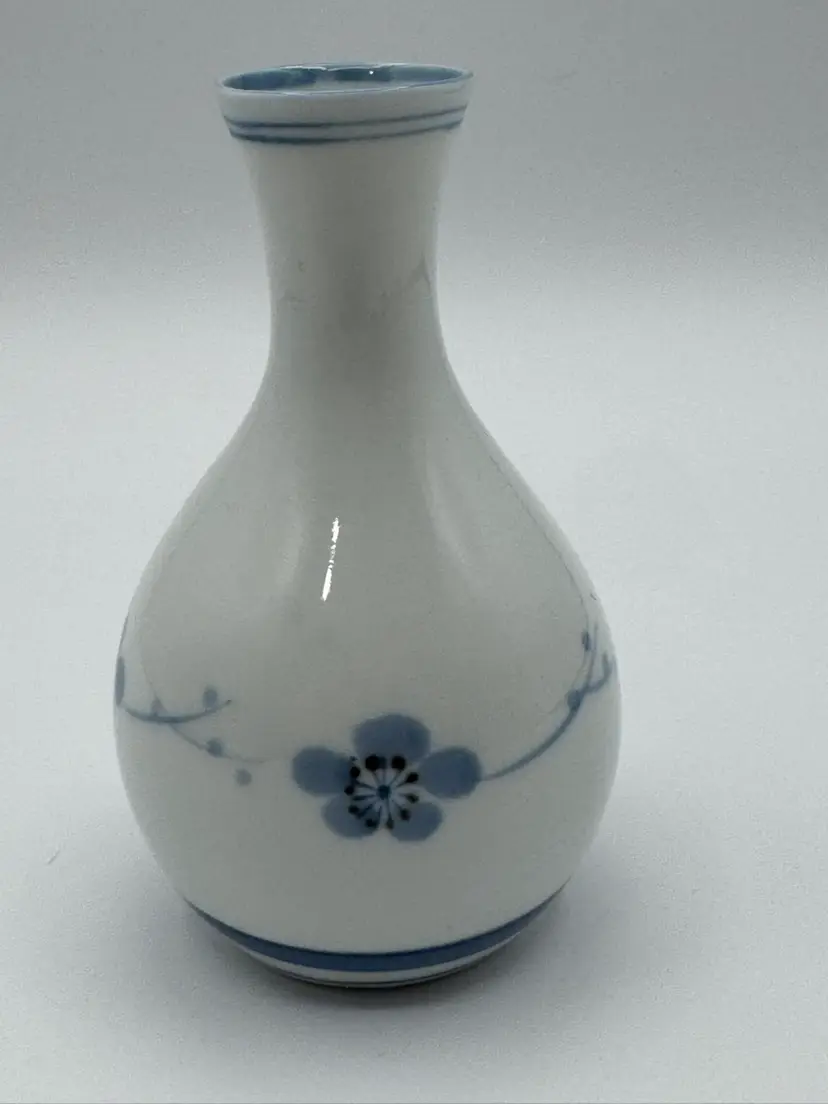 #15. Japanese Tokkuri Traditional Porcelain Sake Bottle Can Be Used As Small Vase