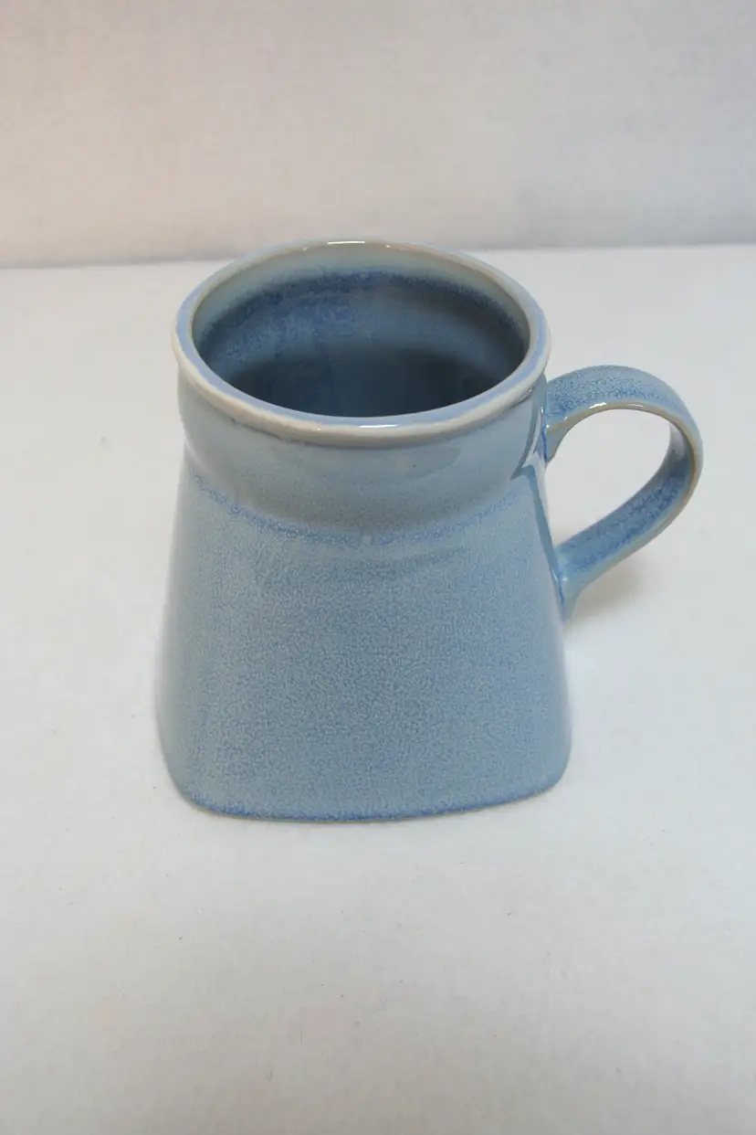 Gibson elite Remi Lt Blue 20 oz Square bottom Stoneware Coffee Tea Latte Mug Cup