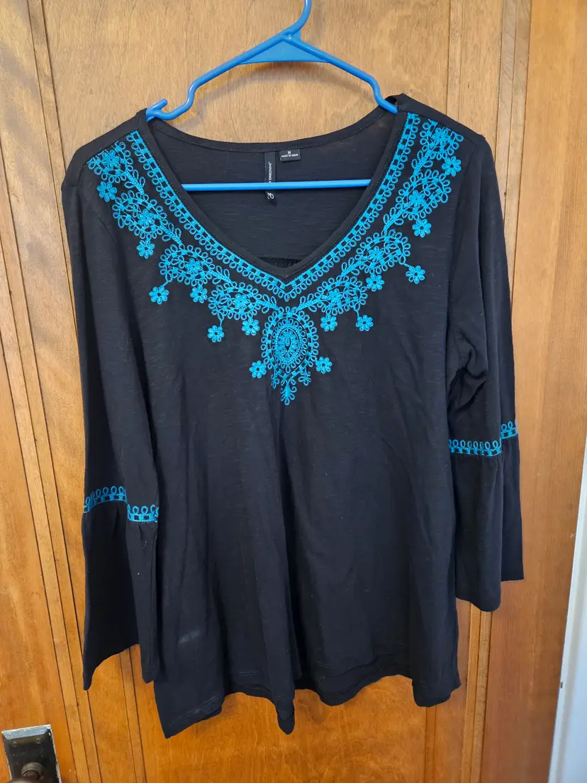 New Direction Black with Aqua Embroidered Collar, M