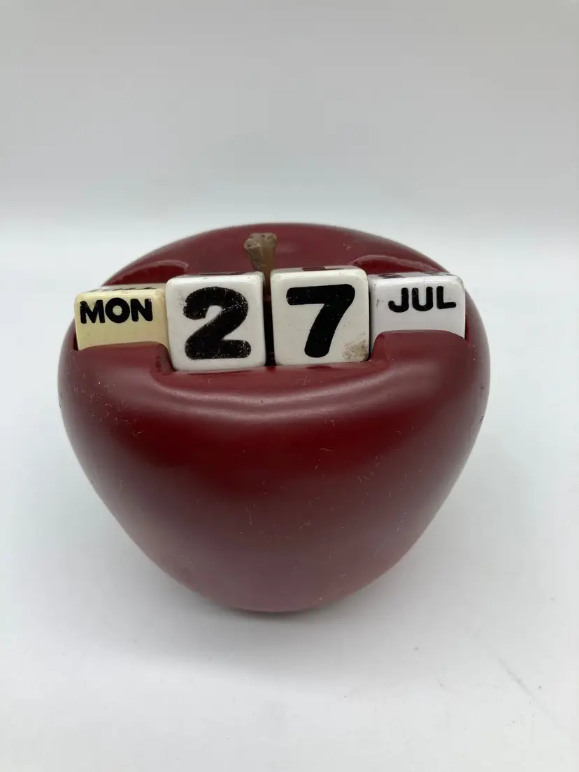 Vintage Apple Shaped Desk Calendar, Decor Teacher Gift