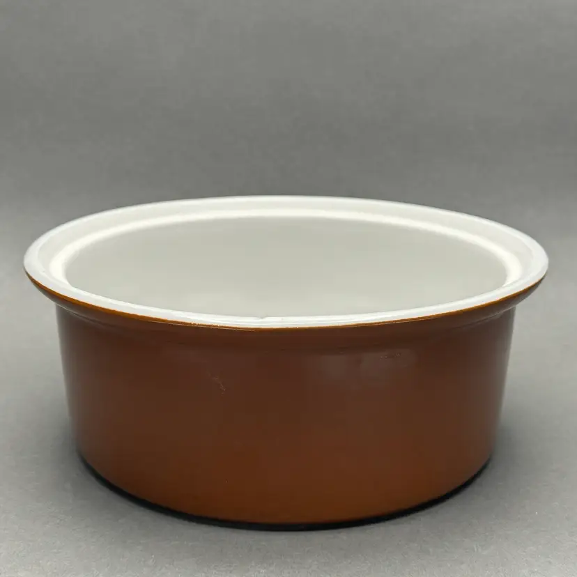 Vintage Hall China Round Open Casserole Dish in Brown and White Restaurant Ware