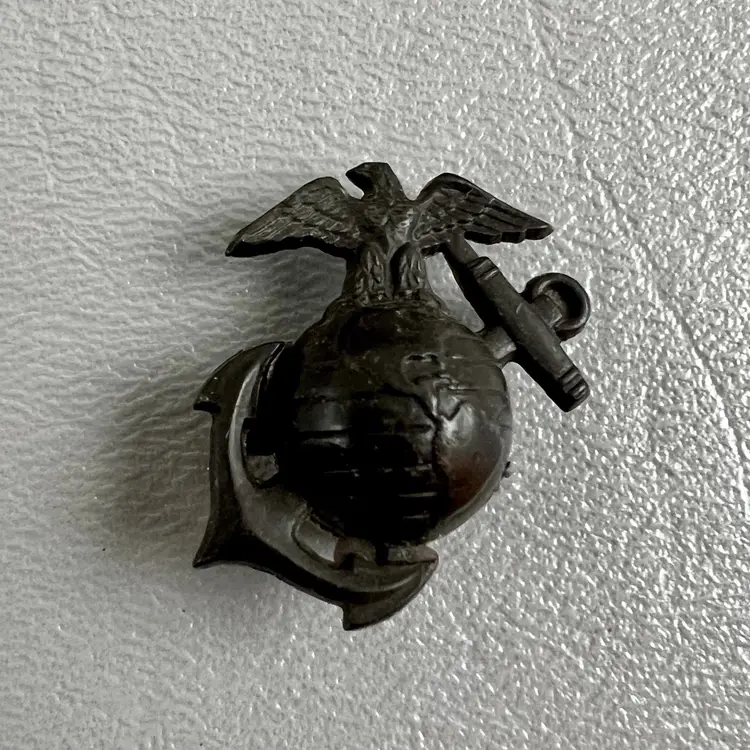 Vintage USMC US Marines Military Pin Screw Back Eagle Globe Anchor 1"