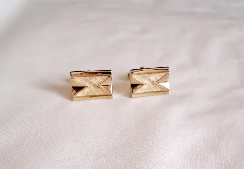 Vintage Gold‑Tone Rectangular Cufflinks – Textured Geometric Design
