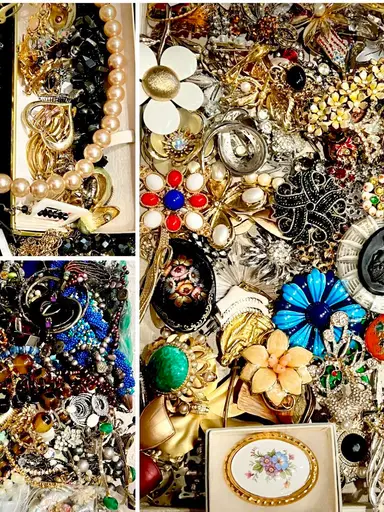 Poppin’ Up W Jewels & More 