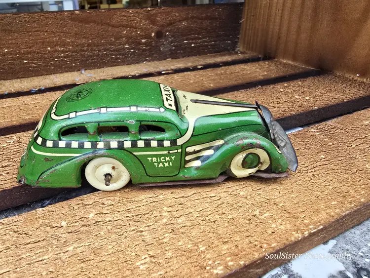 FABULOUS VINTAGE 1930'S MARX GREEN TIN LITHO WIND UP TRICKY TAXI