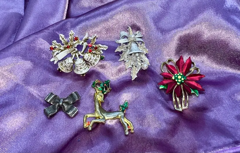 Lot Of 5 Vintage Christmas Brooches Dodds Prancing Deer Poinsettia