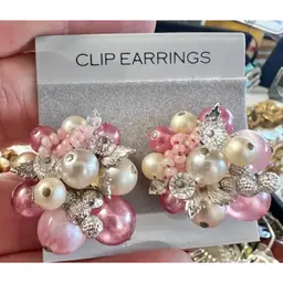 E-026 Vintage VENDÔME Silver-Tone Glass Cluster Bead Clip-On Earrings