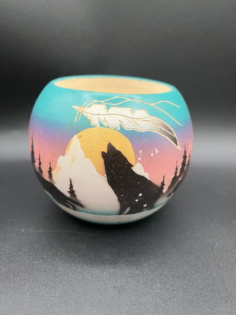 #30 Signed Native American Hand Painted Pottery Vase With Wolf Pack 4.5” 🌕