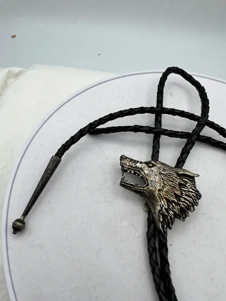 WOLF BOLO