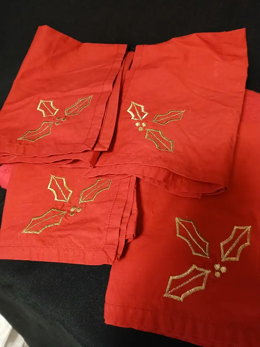 Festive Red Holly Embroidered Napkin Set of 4