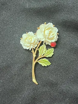 JJ Jonette Vintage White Roses and Lady Bug