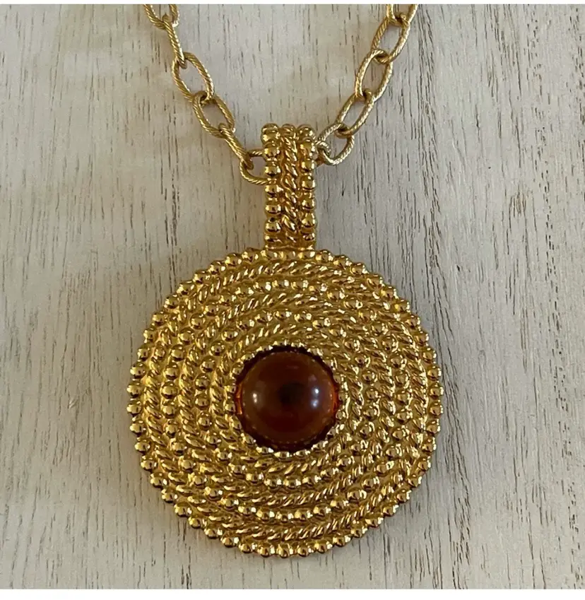 Vintage ‘80s large round gold tone amber color Cabochon medallion necklace