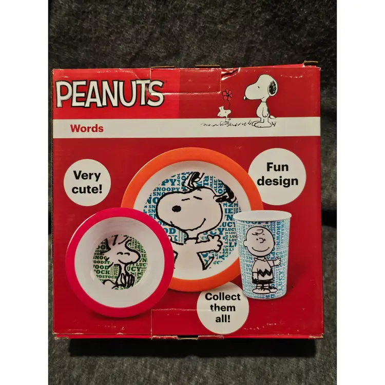 Peanuts Dinnerware Set