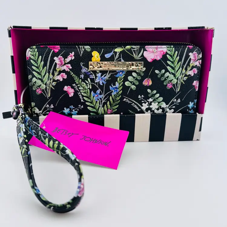 For The Maximalist Fashionista 🎁 NWT Betsey Johnson Zip Around Floral Clutch Wallet 4.5”x 8.5”