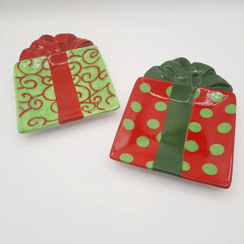 Fitz and Floyd Kringle Christmas Gift Present Plates Set Of 2