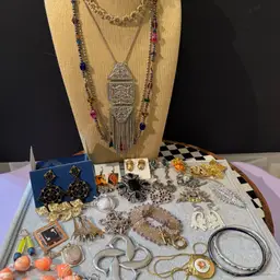 #20 - Assorted Jewelry