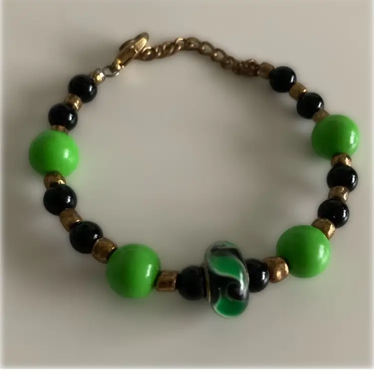 Pretty Green Lampwork Glass Beaded Bracelet