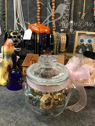 Pop up and Dig into a Jar!