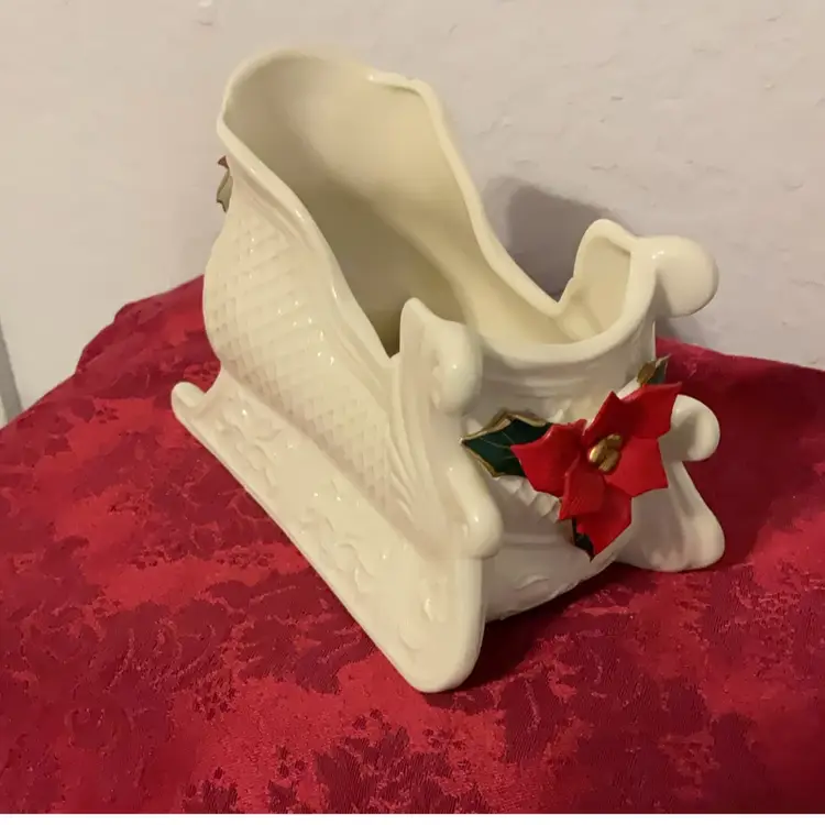 Santa’s Christmas Poinsettia Sleigh