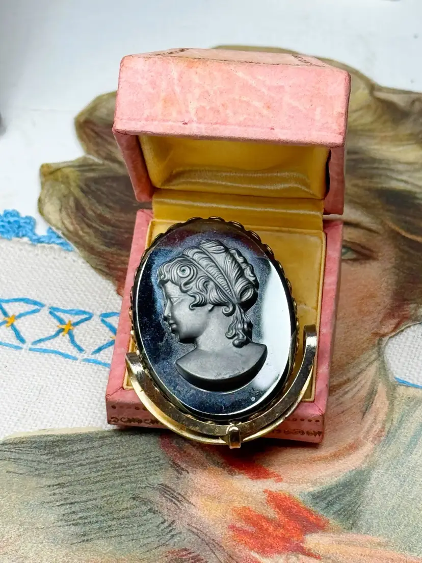 Vintage Cameo Brooch