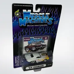 2002 MUSCLE MACHINES ‘69 CHARGER BLOWN ENGINE VEHICLE #02-108 1:64 SCALE