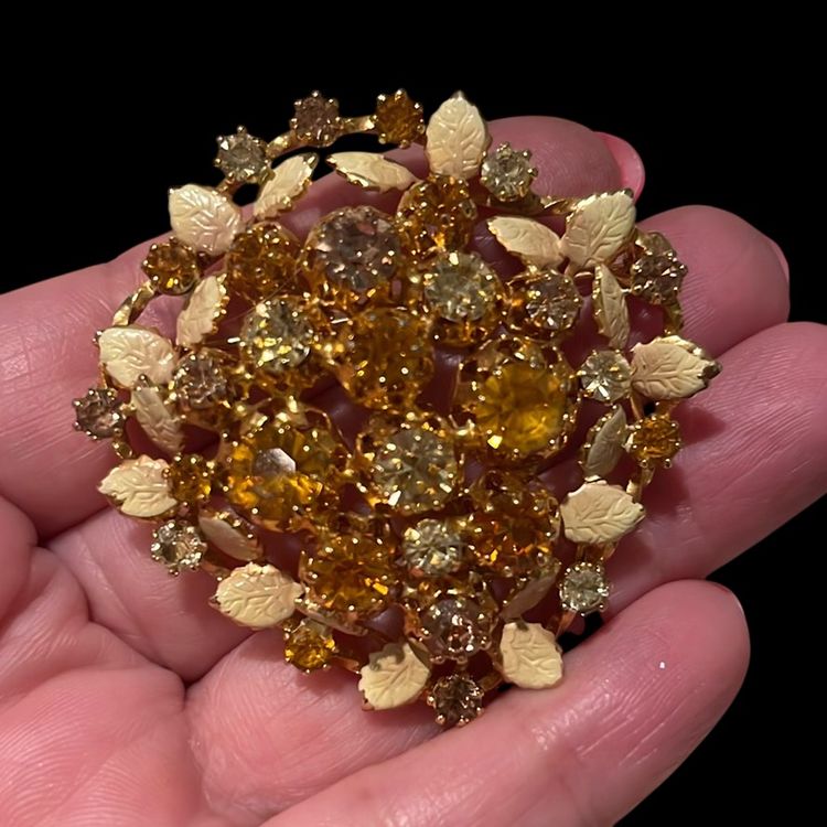 50. Gorgeous Vintage mid Century Signed Austrian Brooch beautiful stones enamel Each individual prong set in gold tone 1950s-60s