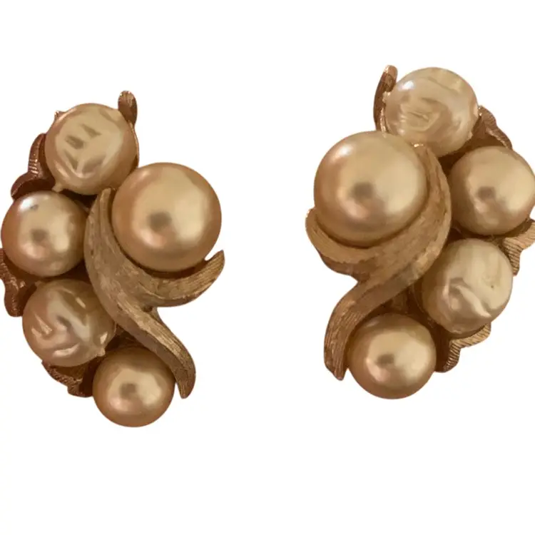 KRAMER : Gold Tone Faux Pearl Clip On Earrings