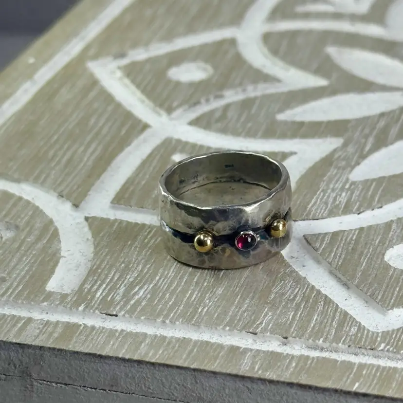 Sterling Silver Hammered Band Garnet Ring Size 7.25