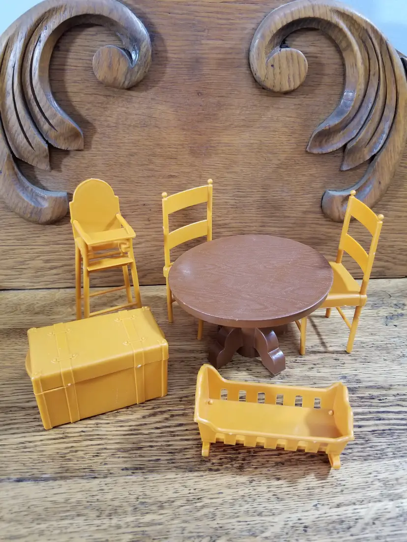 1973 Mattel Sunshine Family Dollhouse Furniture Lot – Yellow & Brown Plastic