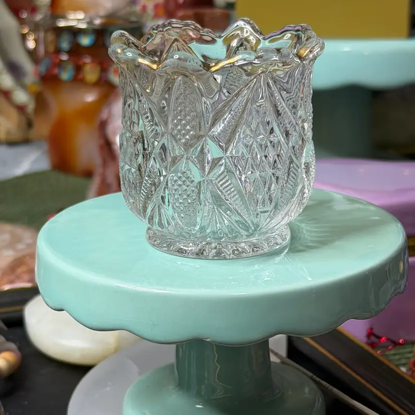 Vintage gold Tip Cut Glass Trinket Holder 👏🏻