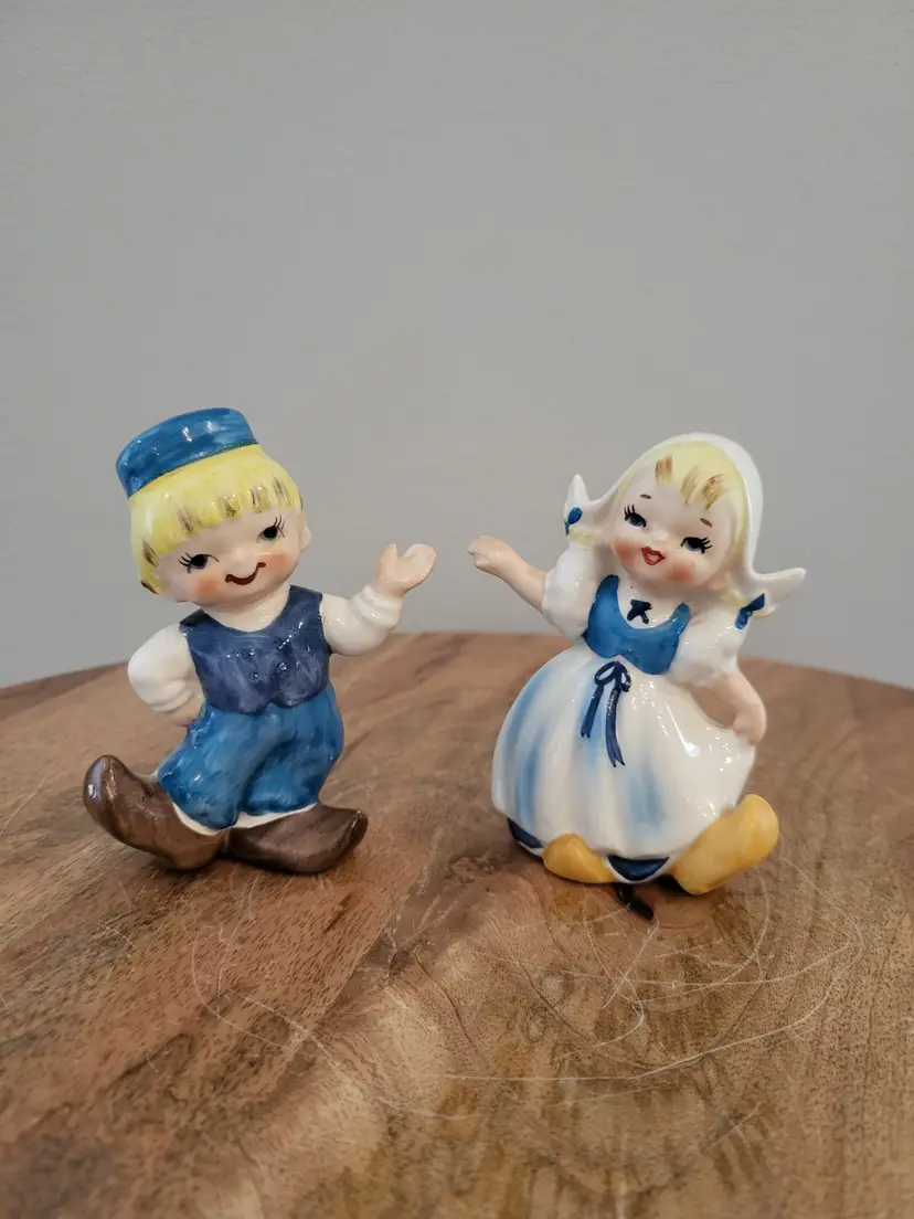 Lefton Dutch Dancing Boy And Girl Ceramic Salt & Pepper Shakers Pair Blue White