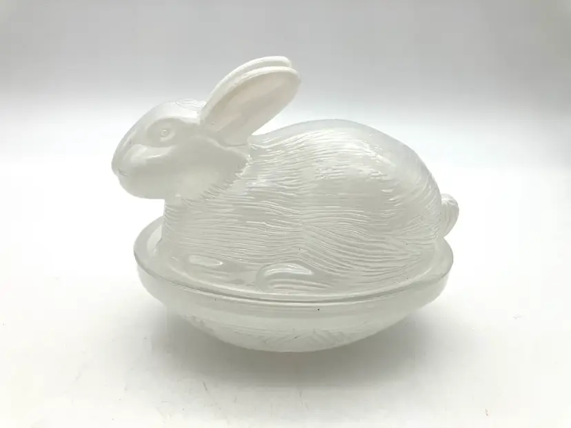 BIN - Contemporary 2022 White Easter Bunny On Nest Candy Trinket Dish 4.75”as Is