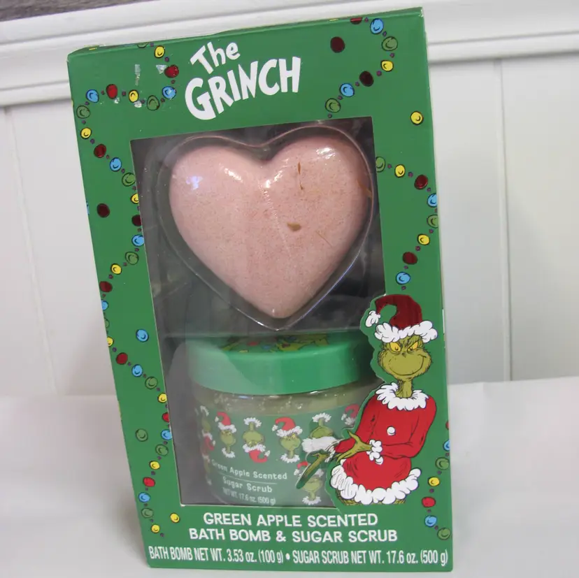 THE GRINCH GREEN APPLE BATH BOMB & SUGAR SCRUB NIB