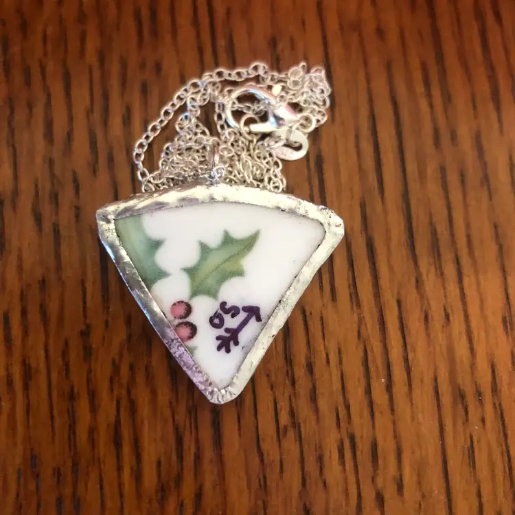 Oodelally Shop Broken Pottery Artisan Made Pendant Santa Collector Plate Handcrafted Necklace 1.25 in x 1 in